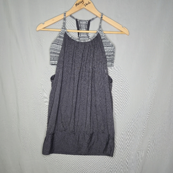 Lululemon No Limits Tank With Built In Bra Gray Stripes Size 6 - Picture 1 of 6